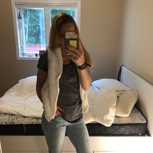 Size Xs fuzzy vest !